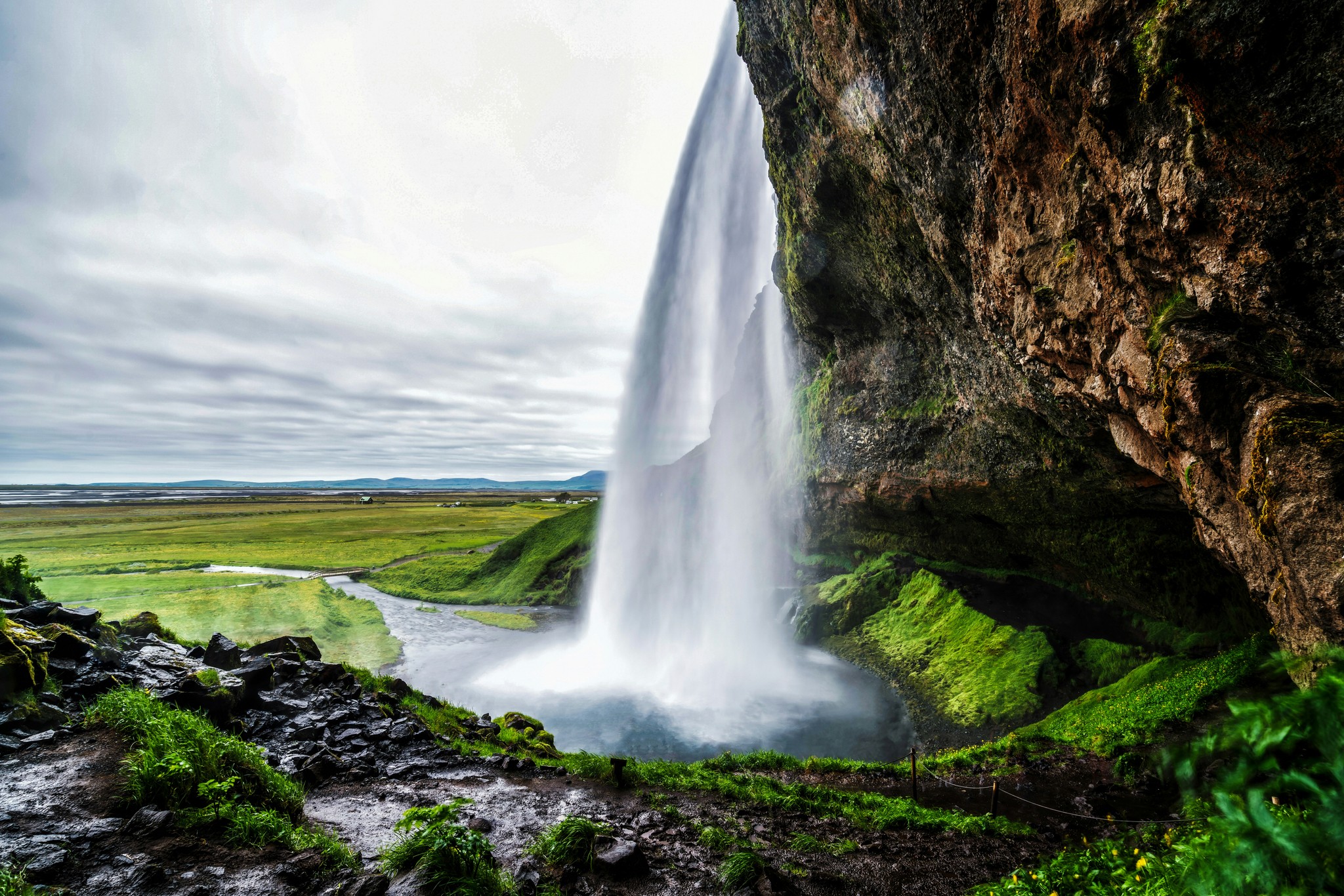 Waterfalls & Vows: Best Photo Spots Near South Iceland’s Coast