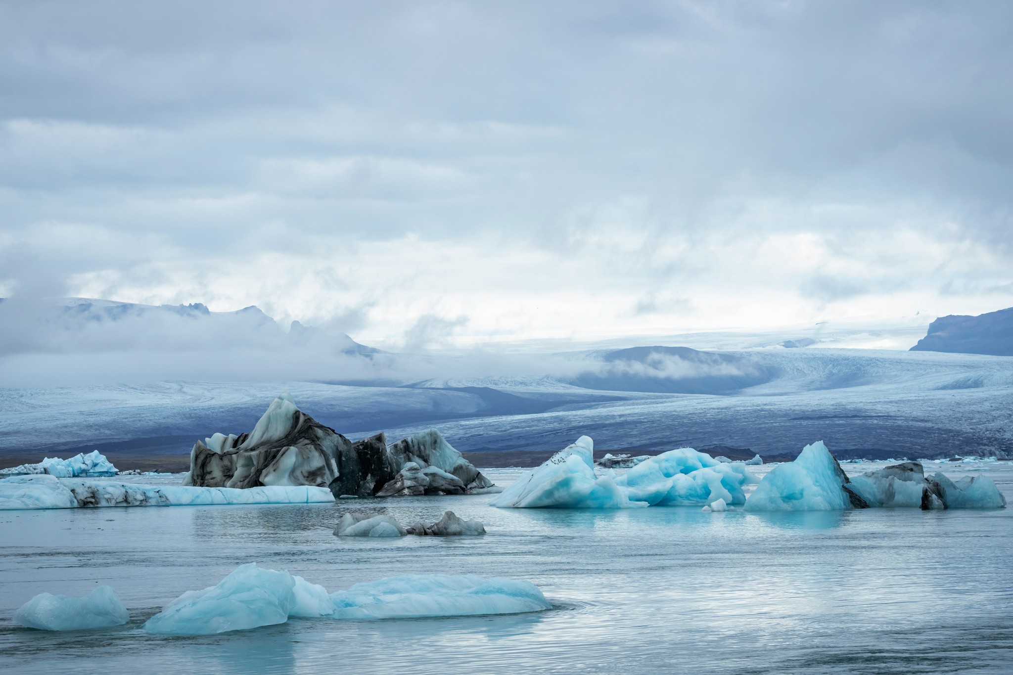 Icebergs drifting on Jökulsárlón Glacier Lagoon in Iceland’s South Coast.