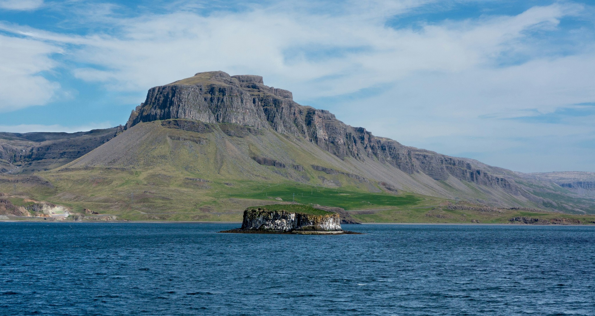 Quiet Escapes Near Reykjavík: 5 Places to Slow Down and Recharge